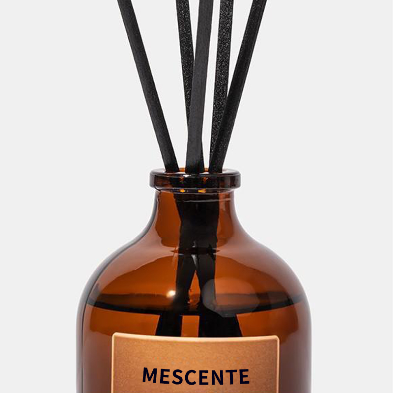 Besar Hitam Dan Emas 100ml Kaca Mewah Berwarna-warni Kayu Fiber Reed Diffuser Penyegar Udara Pelarut