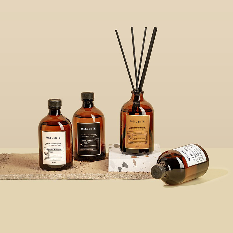 Besar Hitam Dan Emas 100ml Kaca Mewah Berwarna-warni Kayu Fiber Reed Diffuser Penyegar Udara Pelarut